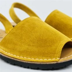 Avarcas Menorquinas Mujer Piel Ante Planas 202 Mostaza, De C. Ortuño -BOUTTYE Ventas avarcas menorquinas mujer piel ante planas 202 mostaza de c ortuno 1