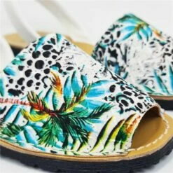 Avarcas Menorquinas Planas Mujer Piel Y Textil Motivos Florales 214 Verde, De C. Ortuño -BOUTTYE Ventas avarcas menorquinas planas mujer piel y textil motivos florales 214 verde de c ortuno 3