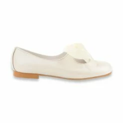 Merceditas Comunión Niña Piel Nacarada Lazo De Raso 996 Beige, De Angelitos