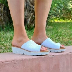 Zuecos Cuña Baja Mujer Piel Grabada Punta Abierta Plantilla Acolchada 22802 Blanco, De Blusandal 14 Zuecos Cuña Baja Mujer Piel Grabada Punta Abierta Plantilla Acolchada 22802 Blanco, De Blusandal -BOUTTYE Ventas zuecos cuna baja mujer piel grabada punta abierta plantilla acolchada 22802 blanco de blusandal 3