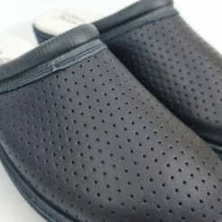 Zuecos Sanitarios Mujer Piel Perforada Destalonados 798 Marino, De Percla -BOUTTYE Ventas zuecos sanitarios mujer piel perforada destalonados 798 marino de percla 1