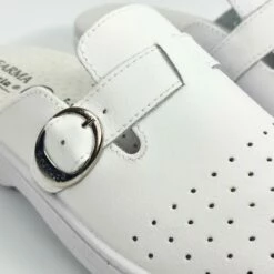 Zuecos Sanitarios Mujer Piel Perforada Destalonados Hebilla 795 Blanco, De Percla -BOUTTYE Ventas zuecos sanitarios mujer piel perforada destalonados hebilla 795 blanco de percla 1